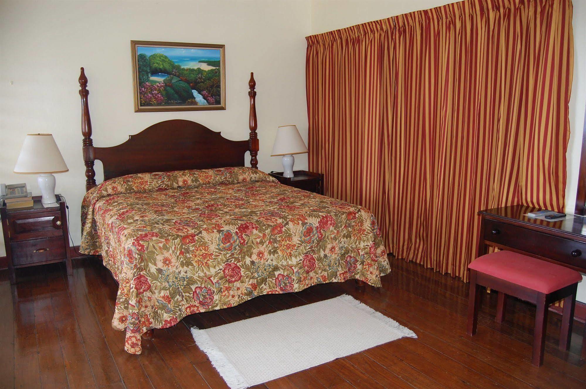 Inn At Shaw Park Gardens & Waterfalls Ocho Rios Exterior photo